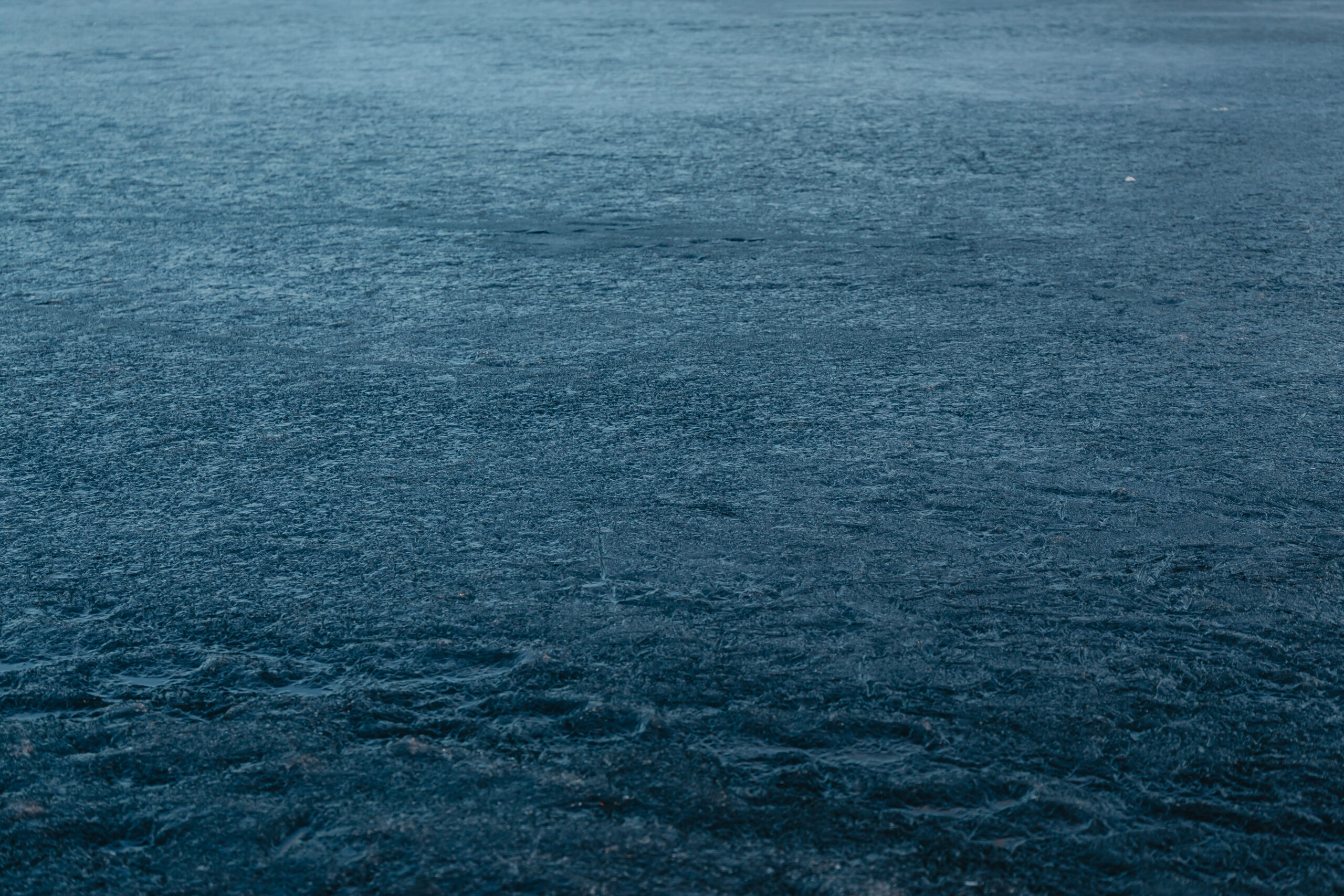 kaboompics melting ice on the lake in winter at sunset 20911